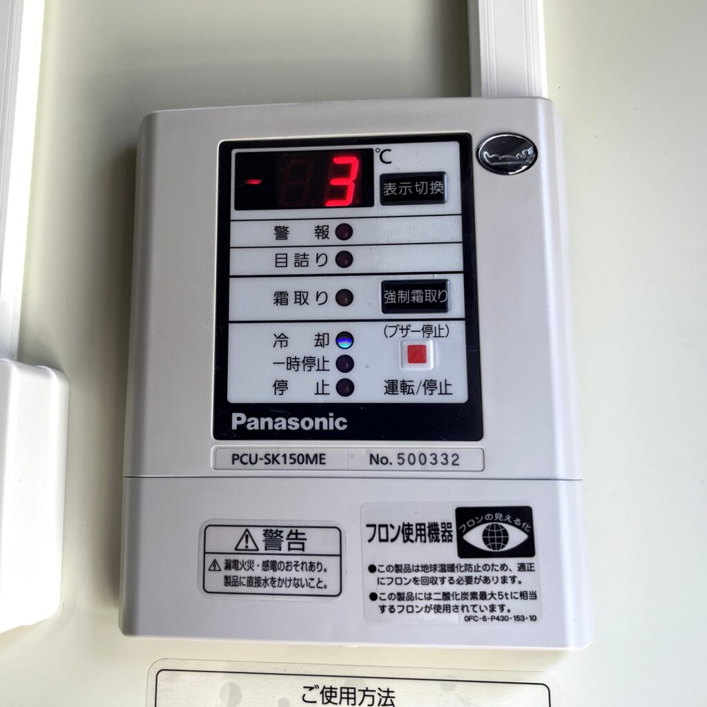 バックヤードの冷蔵庫2機を一新しました!